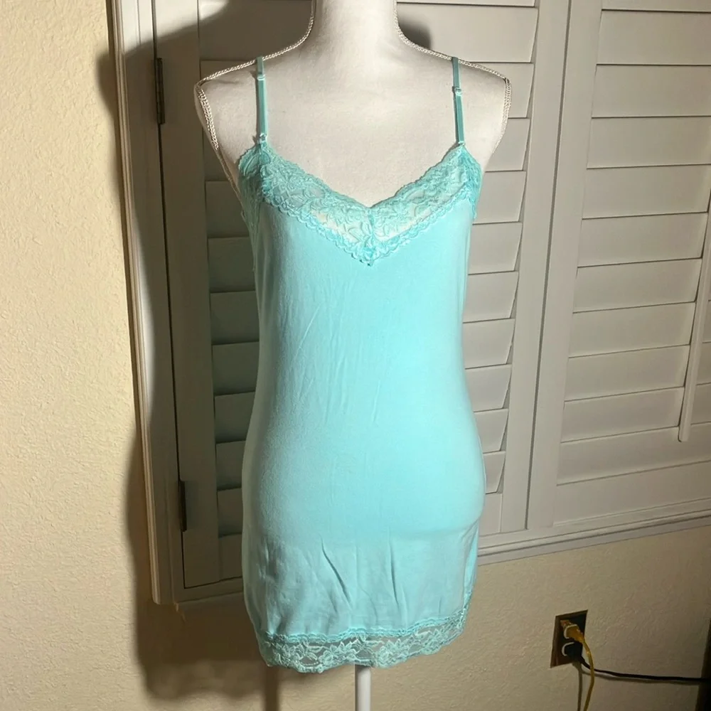 🩵🤍Zenana Outfitters Lt Aqua Blue Stretchy Cotton/Spandex Long Tank W/Lace Sz L